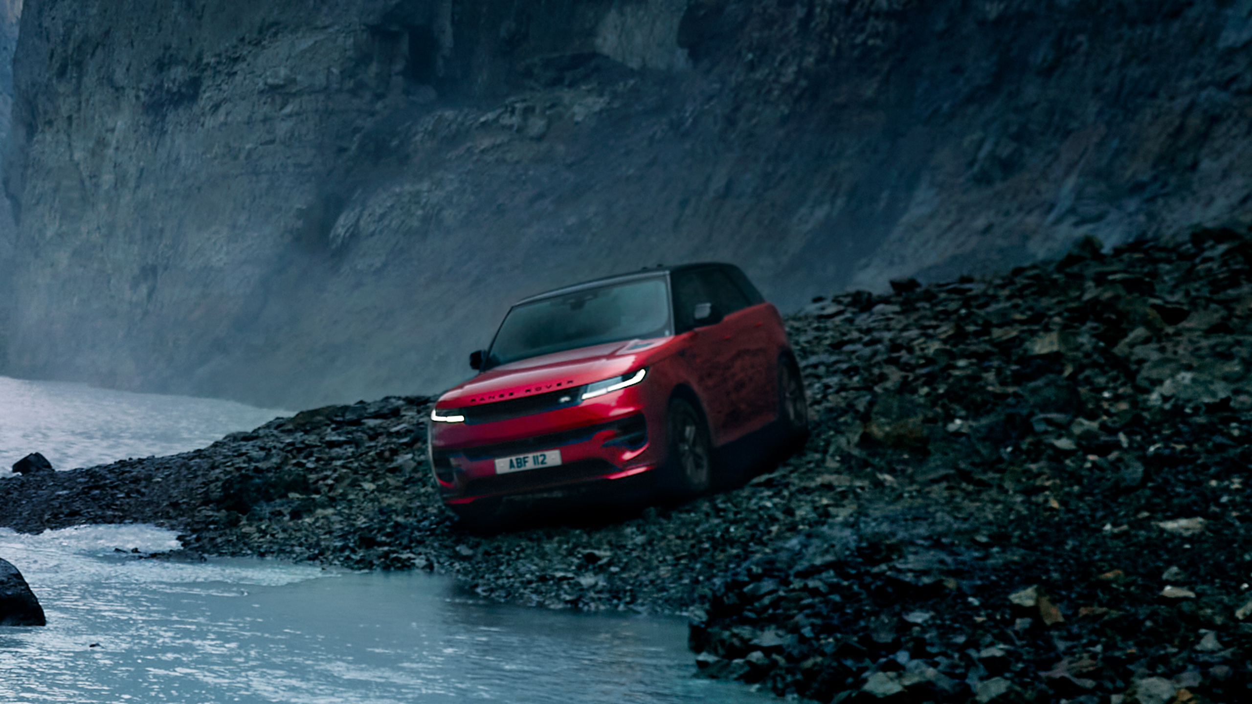 Parked Range Rover Sport River Side