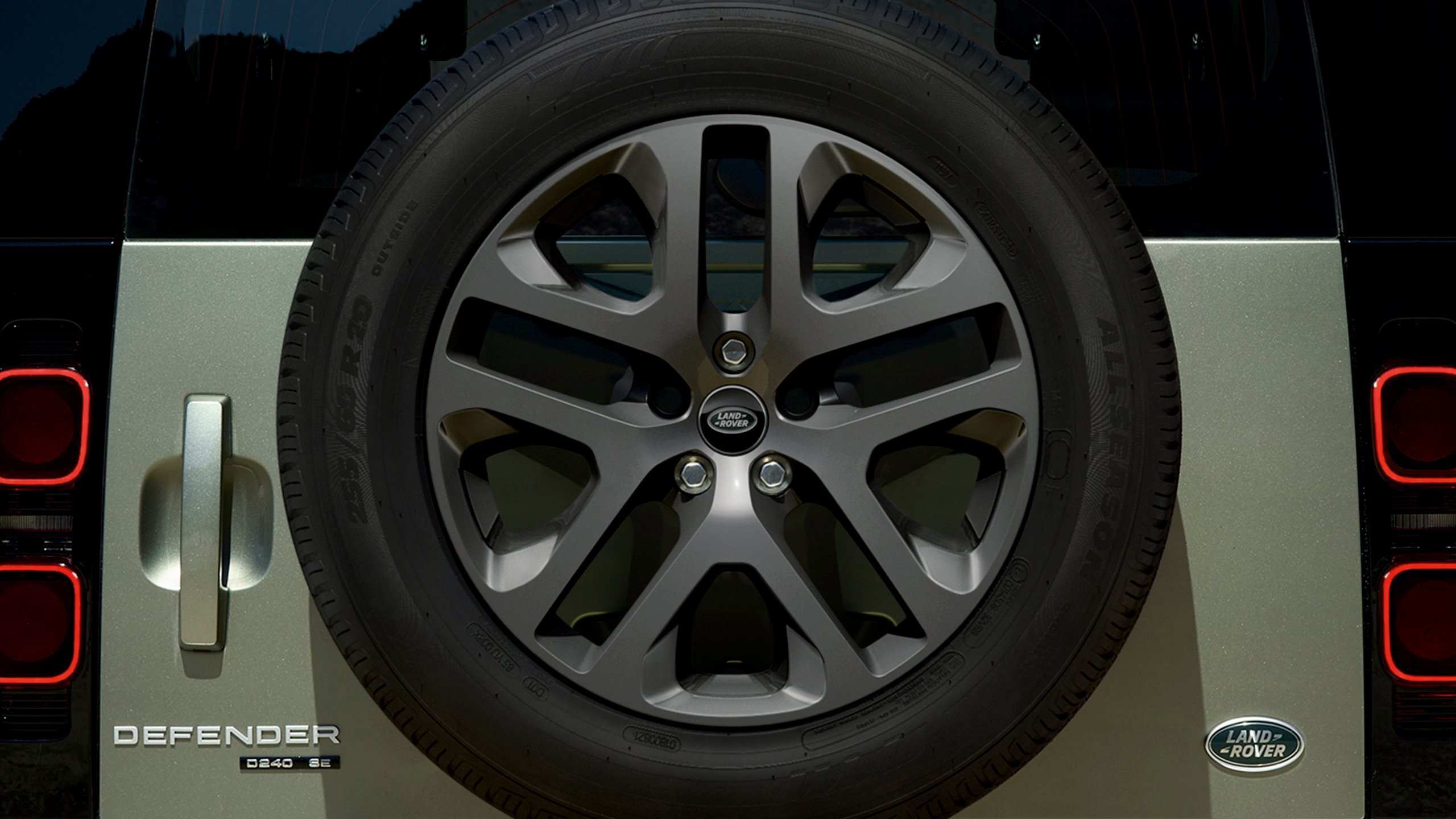 Land Rover Defender Rear Wheel